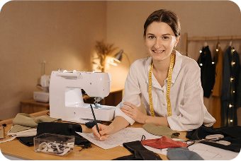Pareja conversando en un café